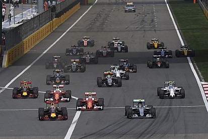 Kínai Nagydíj 2016: a rajt pillanatai – Räikkonen és Hamilton KO