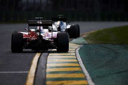 Brutális csata lesz a Ferrari és a Mercedes között Bahreinben?