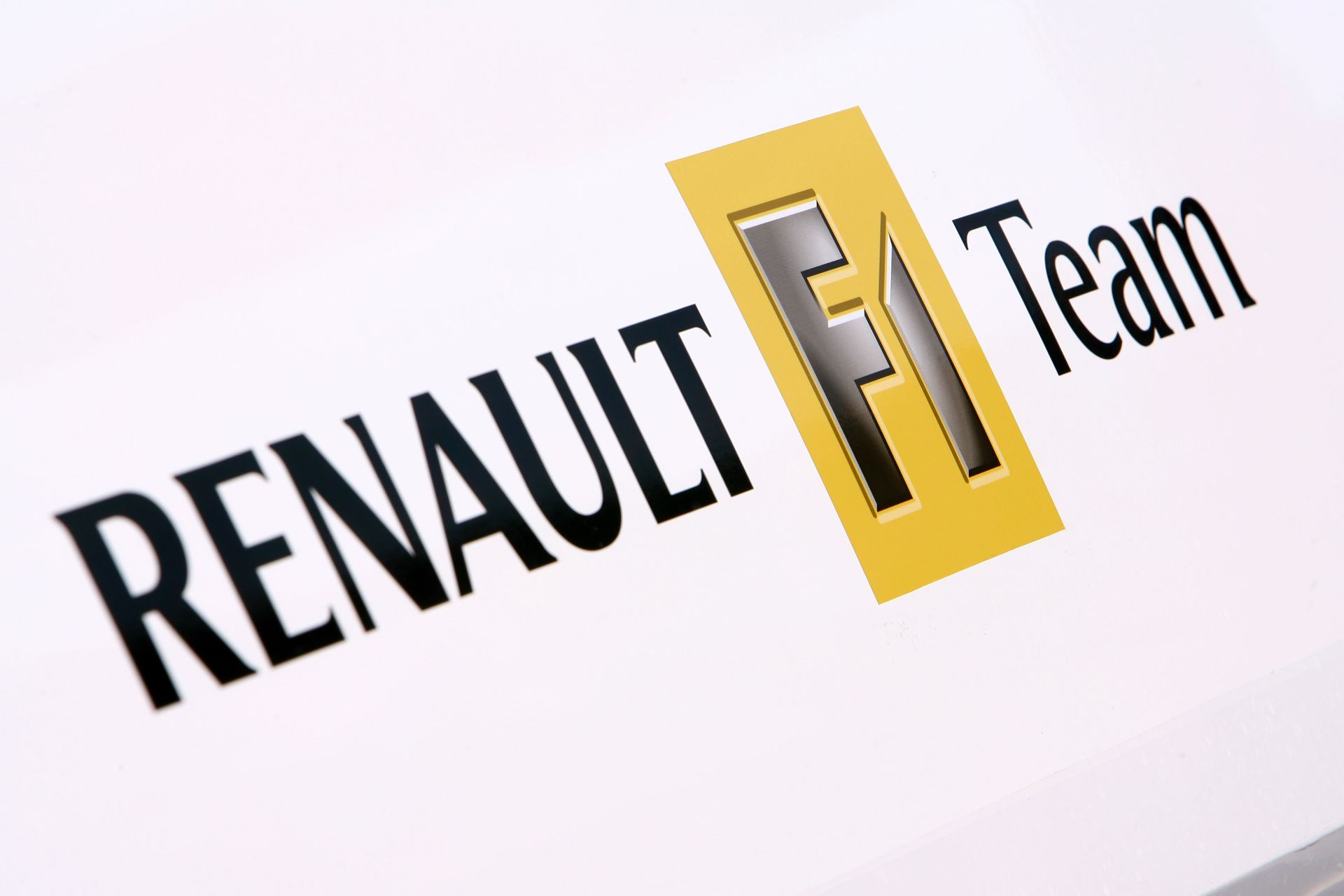 A Lotus logó már lekerült Enstone-ban, viszont még nincs új Renault címer!