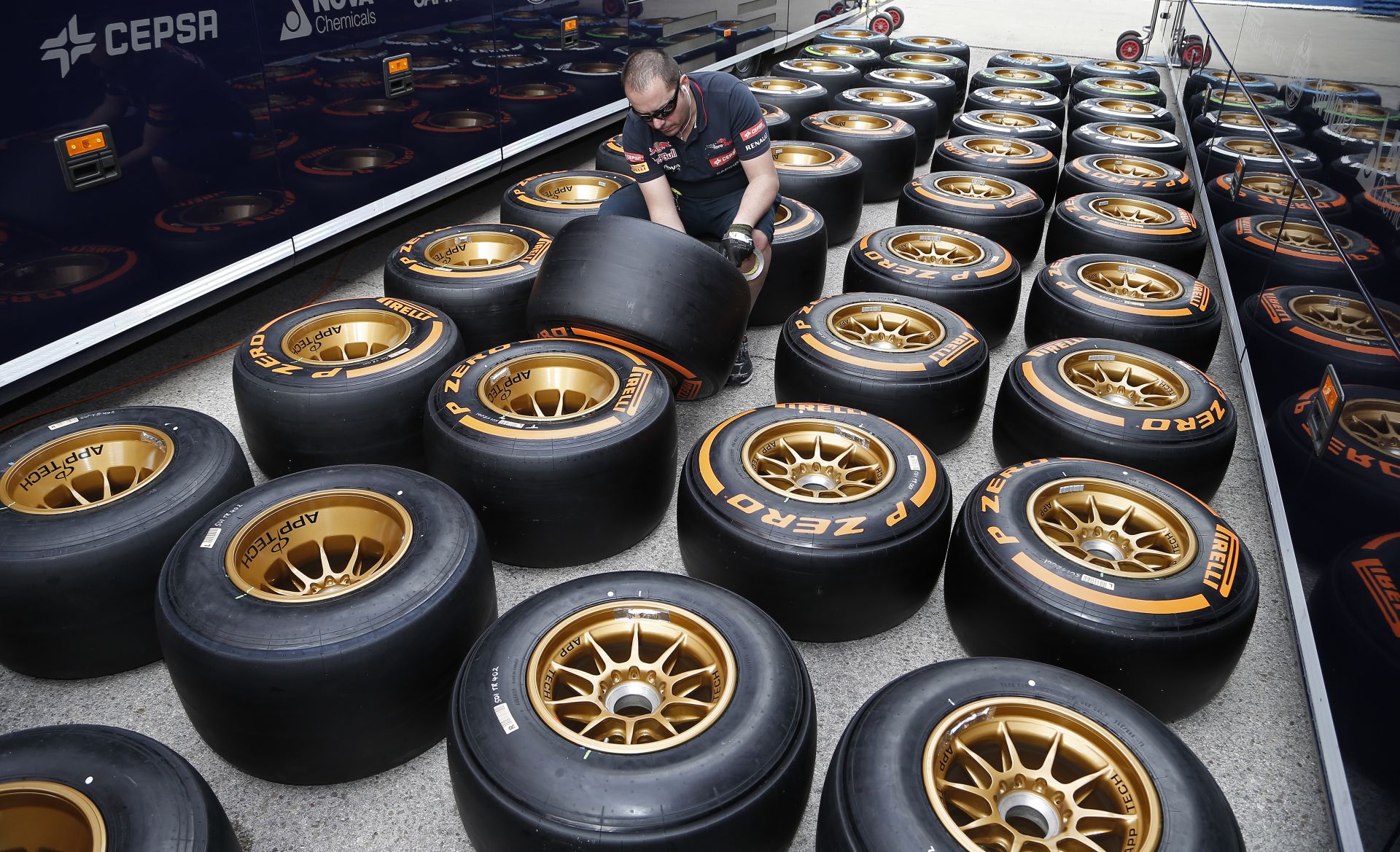 Pirelli: „Reális, hogy 2017-től körönként 4-5 másodpercet gyorsuljon a Forma-1”