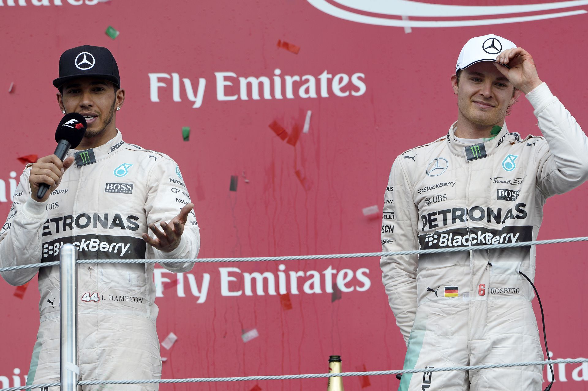 Videón, ahogy Hamilton és Rosberg