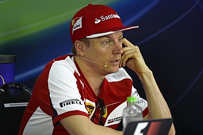 Bárhol jár Kimi Raikkönen, szuper-sztárként kezelik