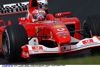 Egy nagyon hangos V10-es kör Barrichellóval és a Ferrarival Brazíliában