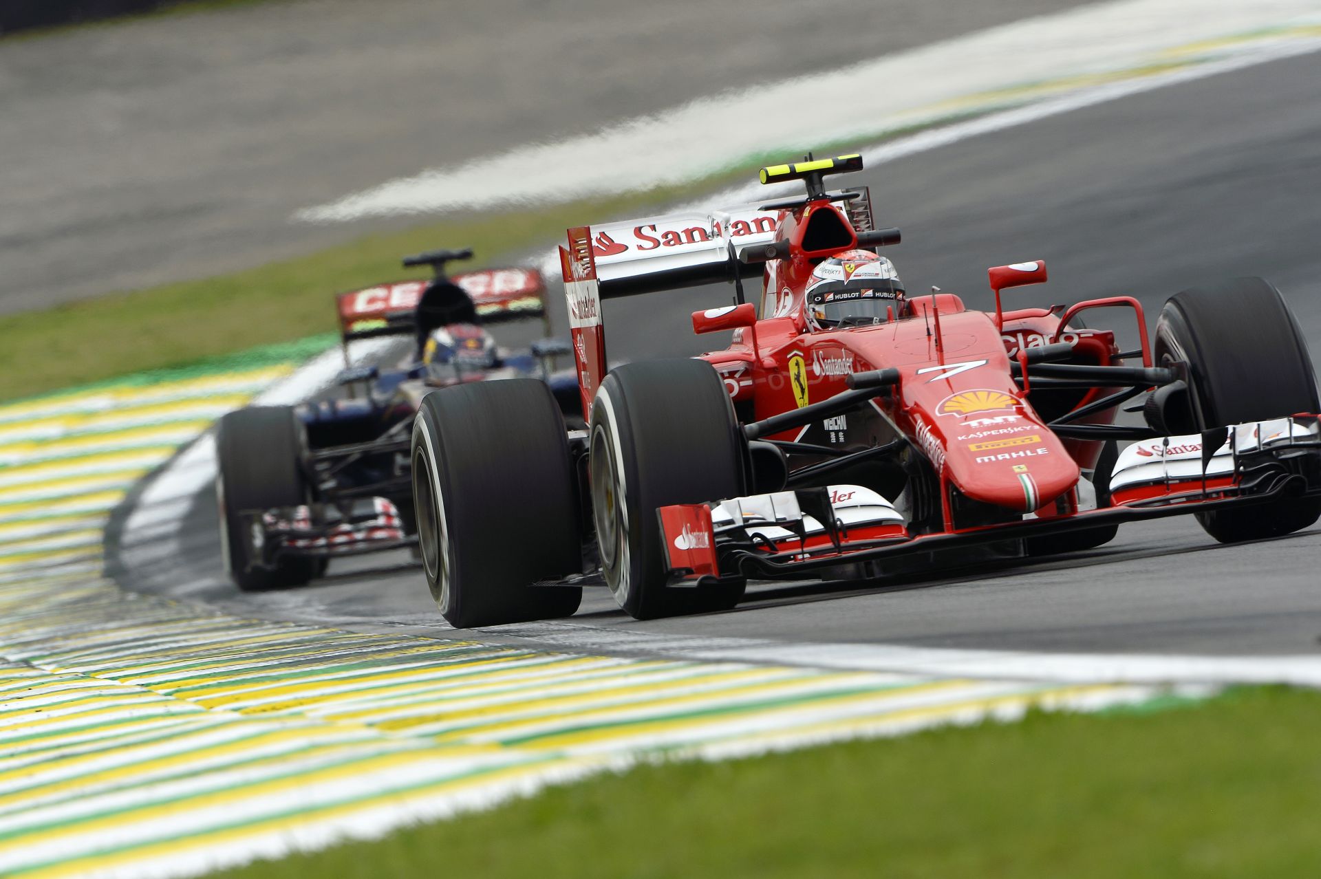 Raikkönen kikapott Vetteltől, de elégedett