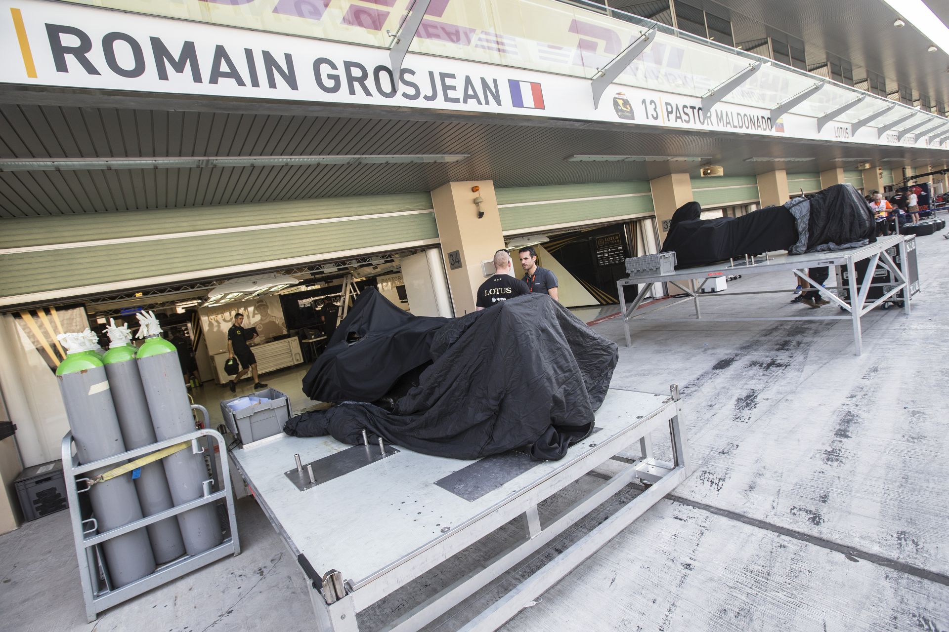 Megint Ecclestone fizette ki a Lotus számláját: Brazília után Abu Dhabiban is