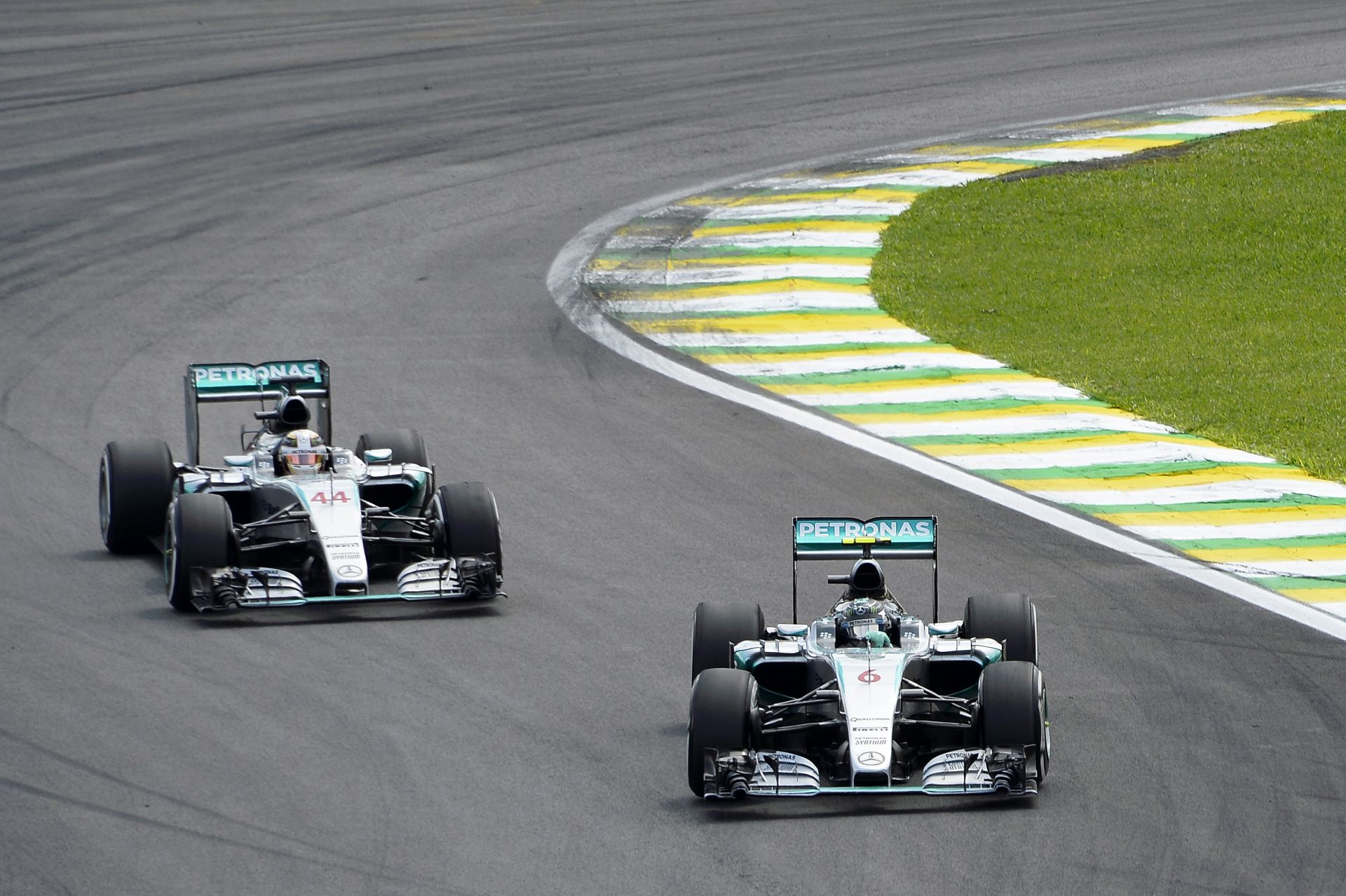 Niki Lauda Rosberg oldalára állt: nem tudja milyen technikai változtatásról beszél Hamilton!