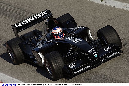 Megvan az időpont, hogy mikor kezdik meg az F1-es téli teszteket a csapatok jövőre