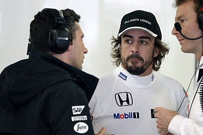 Még jó, hogy csak Szuzukában játszották be Alonso üzeneteit: meglepődnénk, mire bukkannánk