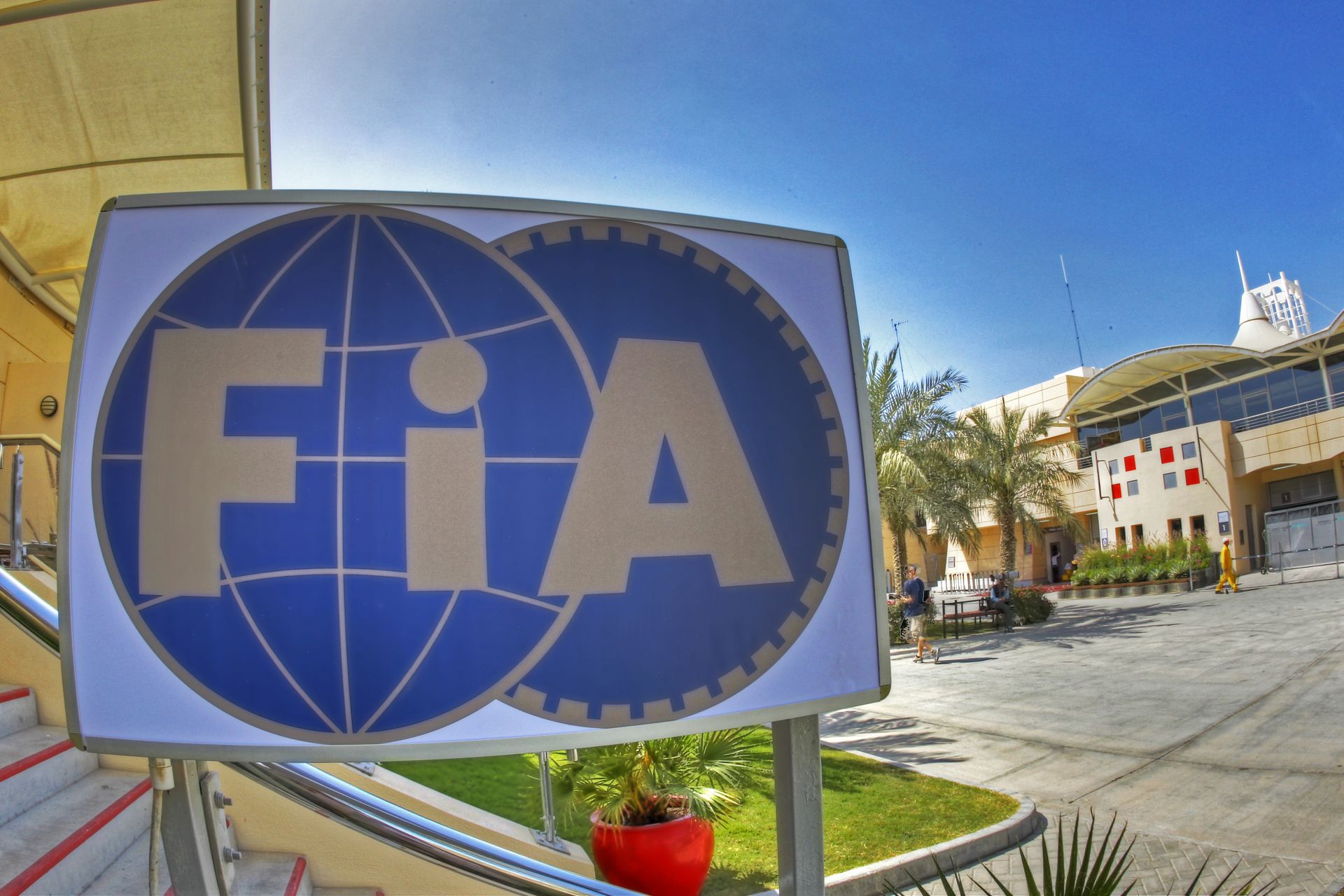 FIA: ha rendben lesz Sainz, rajthoz állhat vasárnap