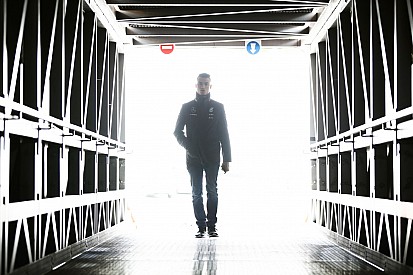 Két lehetőség is van Wehrlein számára: harmadik autó a Mercedesnél vagy Manor