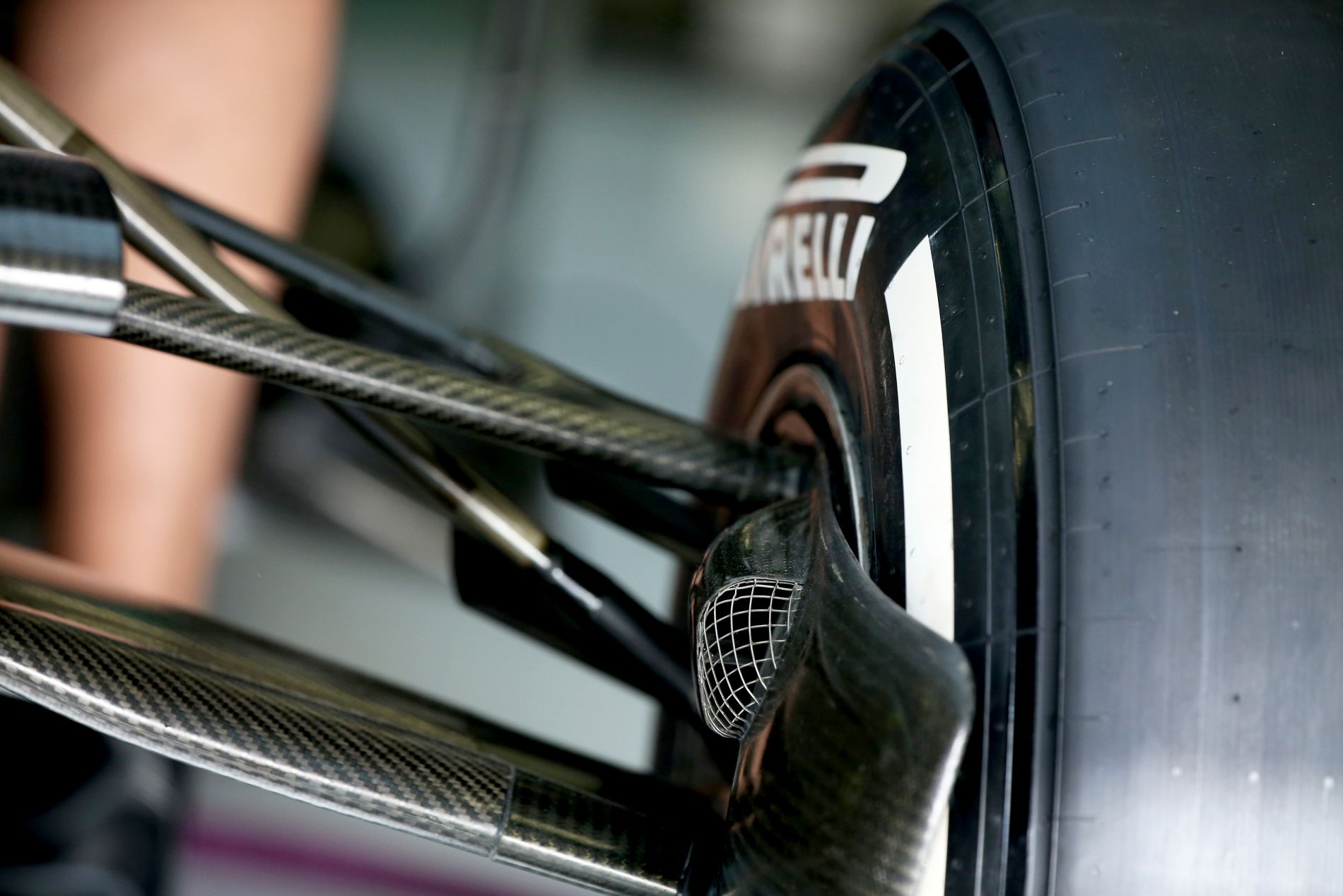 Fegyelmezés az F1-ben, nem kéne szidni a Pirellit – Mi folyik itt?