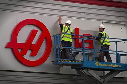A Haas megszállta Banburyt: felkerült a cégér az európai központra