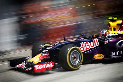 Ismét leszakadt az ég Japánban: Kvyat volt a leggyorsabb Rosberg és Hamilton előtt a második szabadedzésen Suzukában