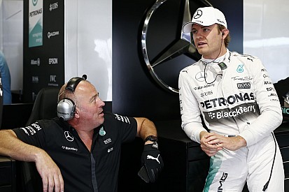 Rosberg örül, hogy legyőzte Hamiltont