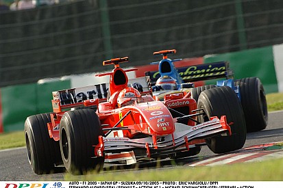 Alonso brutális előzése Schumacher ellen a 130R kanyarban: Suzuka