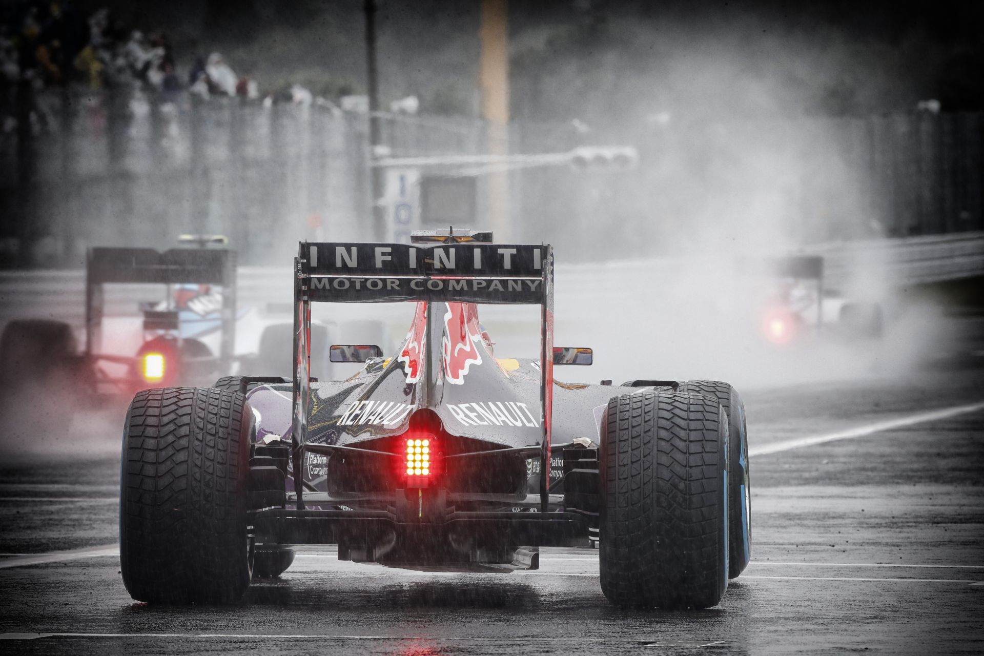 Újabb nagy fordulat a Forma-1-ben! A Red Bull és a Toro Rosso kiszáll, helyettük jön a 3 autós rendszer?