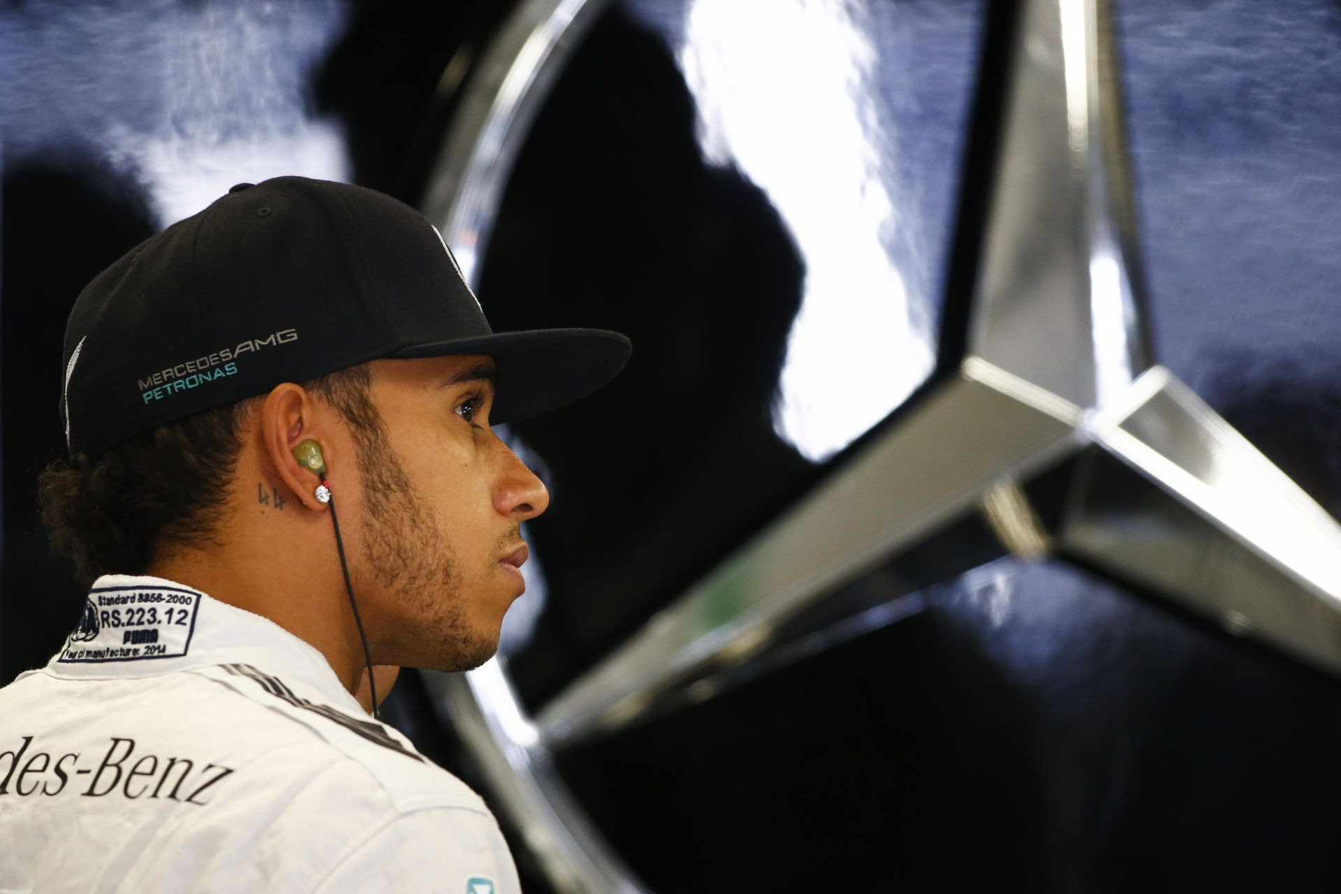 Lewis Hamilton szakított a menedzsmentjével