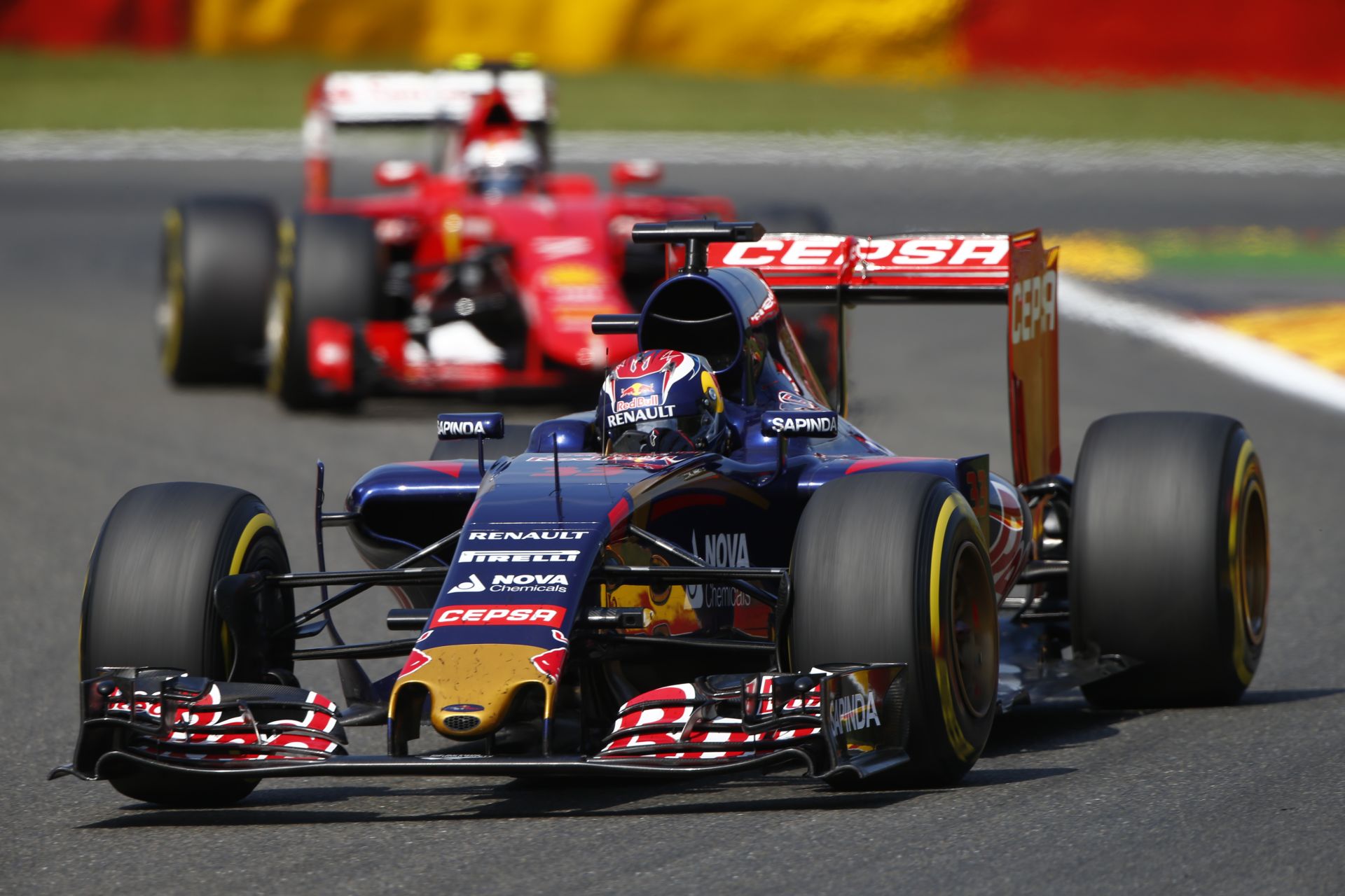 Belső kamerás nézetből Verstappen hihetetlenül kemény előzése a Belga Nagydíjról