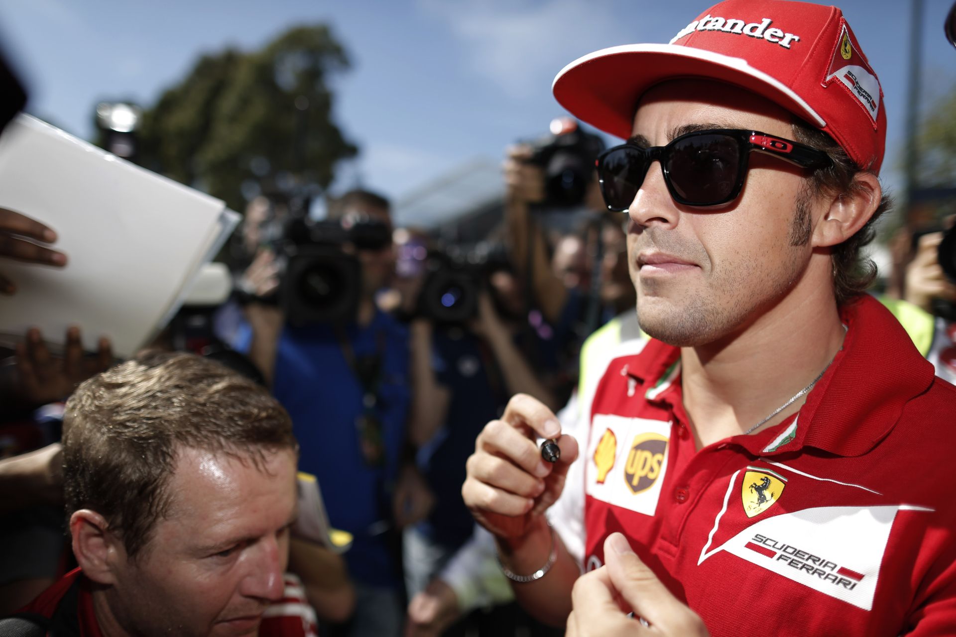Alonso továbbra is hallgat a jövőjéről