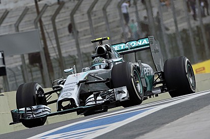 Rosberg Hamilton és Raikkönen előtt zárta az élen a második edzést Brazíliában! Alonso Ferrarija kigyulladt, de csúnyán!