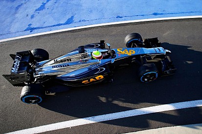 A McLaren Honda-motorral akar tesztelni Abu Dhabiban: jöhet az 1X1!