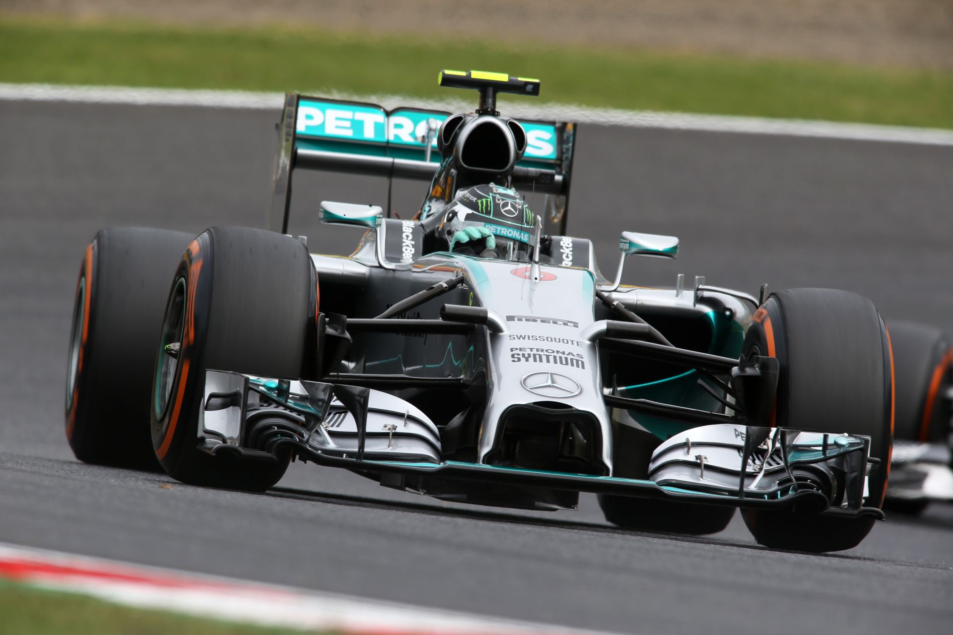 Videón Rosberg rajtelsőségét érő köre Suzukából