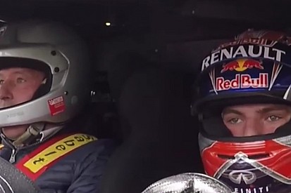 A 17 éves Verstappen ismét elvitte az apját egy körre, ezúttal egy igazi gépállattal Spa-ban!