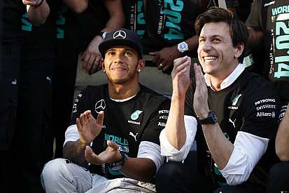 Hamilton: Az utolsó versenyen dől majd el, hogy Rosberg, vagy én leszek a bajnok
