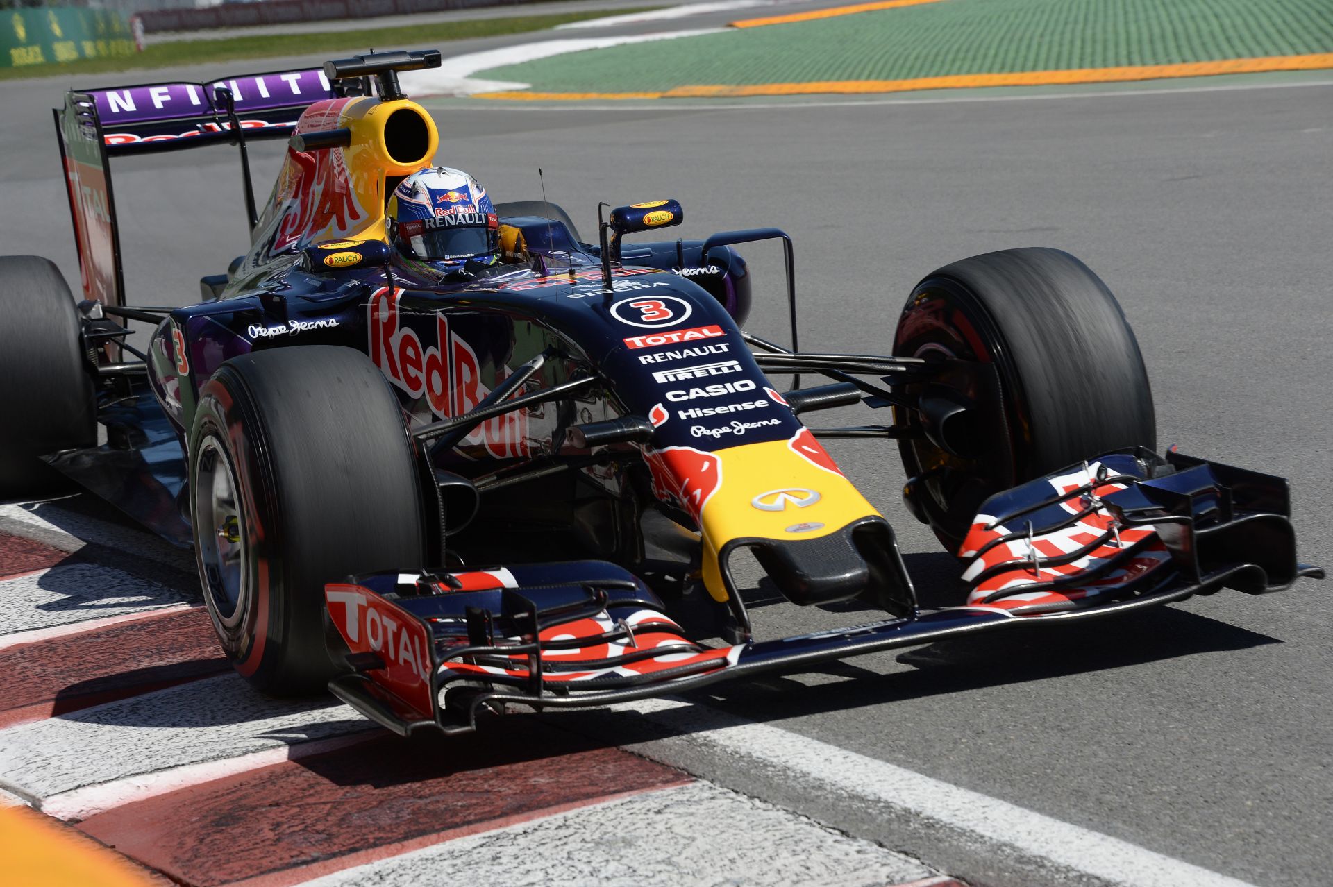 Ricciardo inkább nevet, mert egyébként csak sírni tudna Montrealban