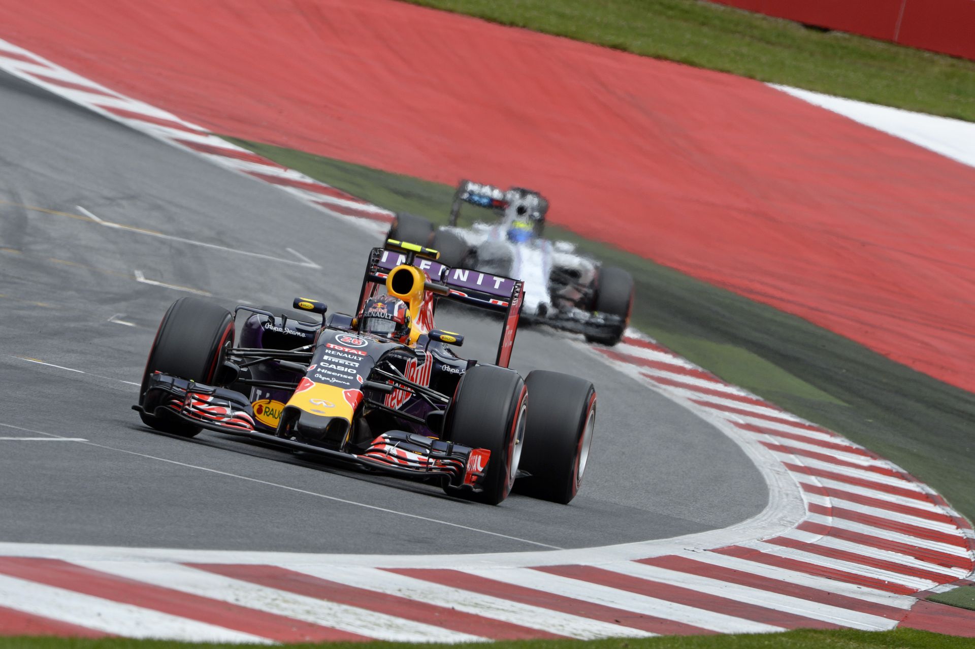 Ricciardo fékproblémával küzdött, Kvyat csak reménykedik a Red Bull Ringen