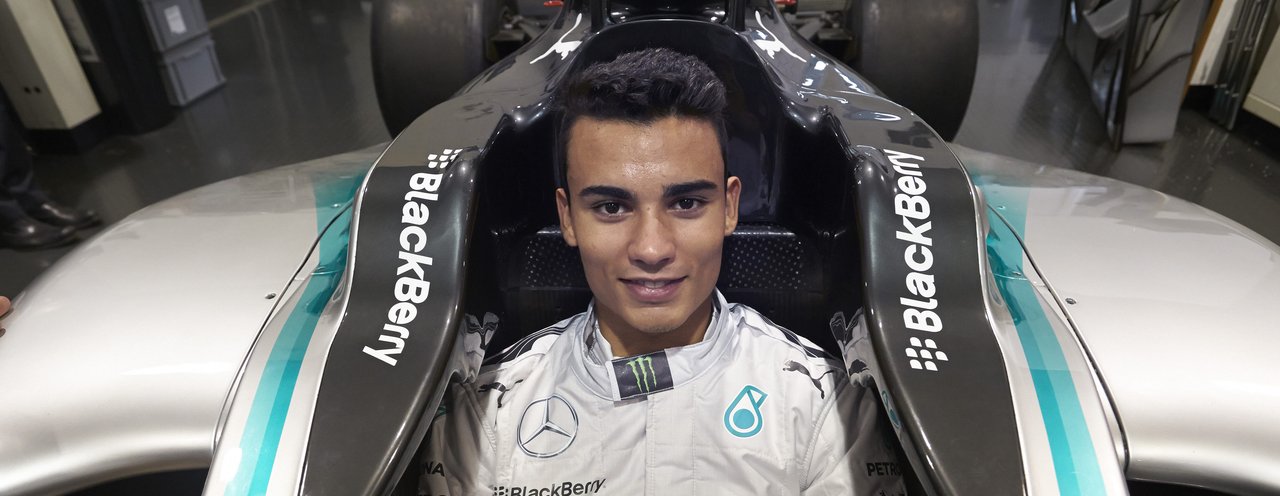 Hivatalos: 19 éves csapattársat kapott Hamilton és Rosberg