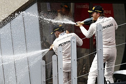 Rosberg nyerte az Osztrák Nagydíjat az amatőr hibát vétő Hamilton, és Massa előtt! Alonso és Raikkonen durvát buktak!