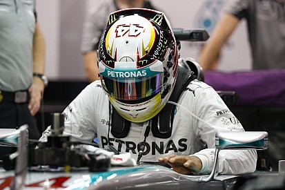 Hamilton egy hajszállal nyerte meg a szingapúri időmérőt Rosberg előtt! Raikkönen alatt az utolsó pillanatokban romlott el a Fer