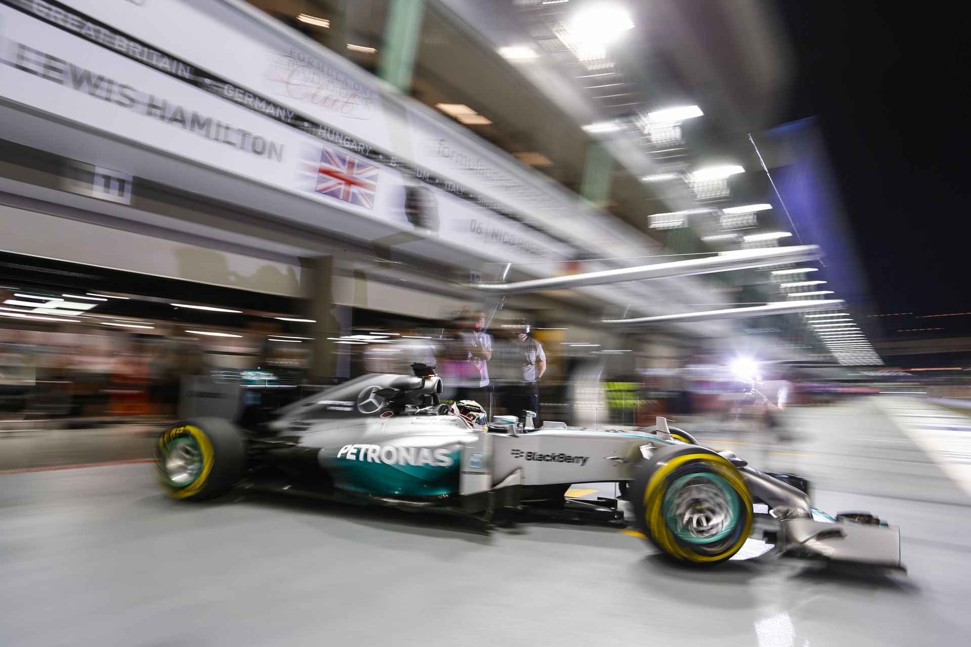A Mercedes tudja, fejleszteniük kell, mert a Red Bull lassan nagyon közel kerül
