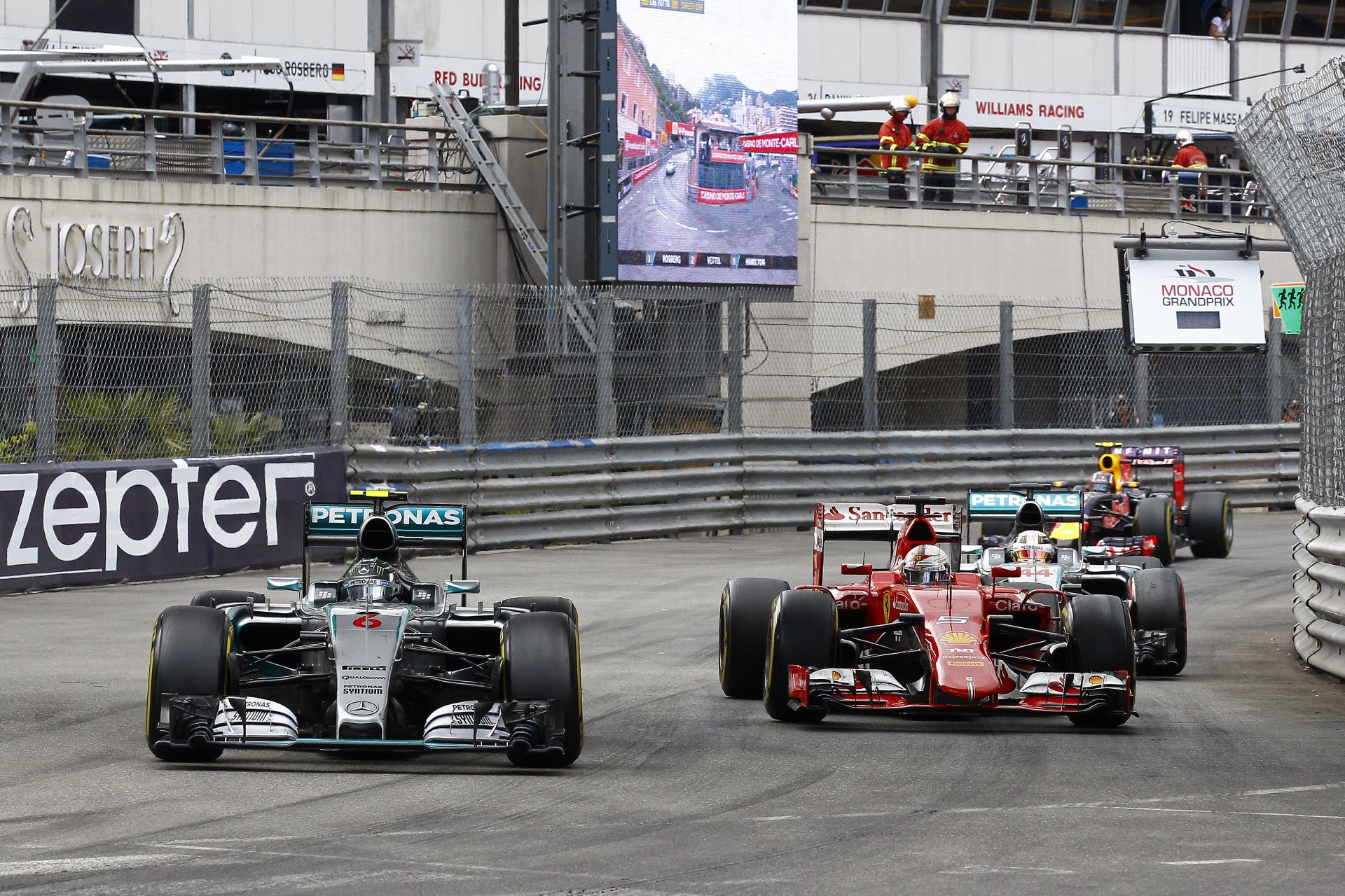 A Ferrari és a Mercedes sem trükközik az olajrendszerrel