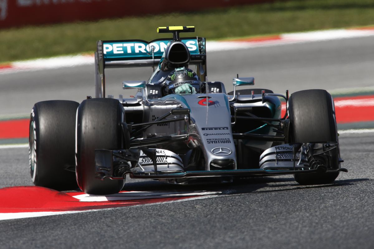 Rosberg nyerte a szezonközi tesztek első napját Barcelonában!