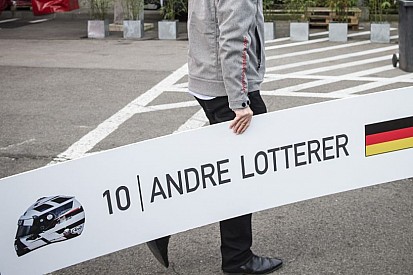 Lotterer csapattársa előtt, mindezt esőben: vajon ez sikernek számít?!