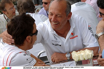 Titkos találkozó Alonso és Dennis között: 32 millió dollárt ajánlott a McLaren a spanyolnak
