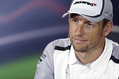 Button nem akar visszavonulni, de nem zárja ki a lehetőséget