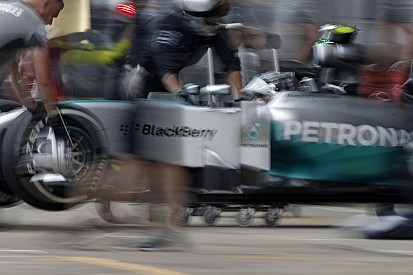 5 tized, vagy több is lehet körönként a FRIC: a Mercedesé és a Red Bullé a csúcs