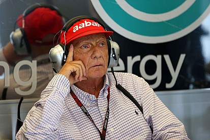 Lauda: Új start a Forma-1-ben a biztonsági autós fázisok végén? Idióták ezek?