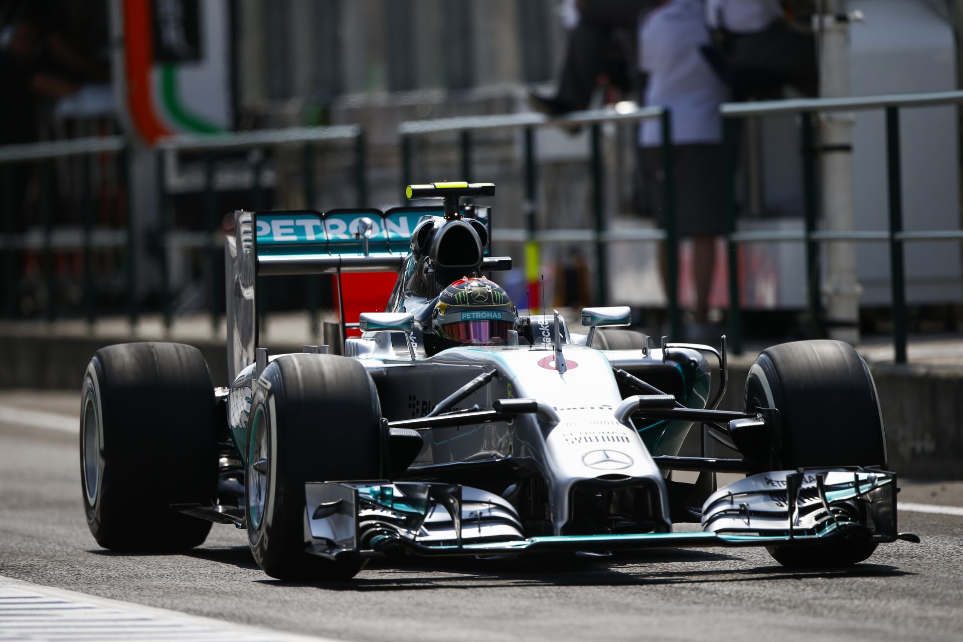 Rosberg örül is és nem is Hamilton kiesésének