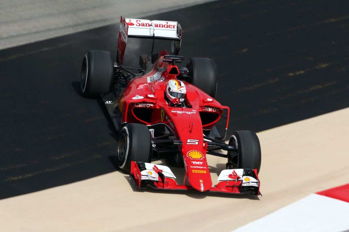 Vettel élne a lehetőséggel: ha el lehet kapni egyik-másik Mercedest, akkor rá kell menni