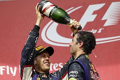 Vettel és Ricciardo 2018-ig hosszabbít a Red Bullal?