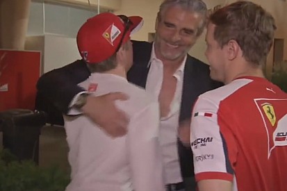 Egy újabb nagy jelenet Bahreinből: Baráti ölelés Kimivel! A legjobb ferraris csapatfőnök?