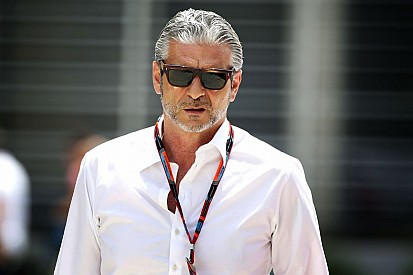 Arrivabene lecsapott Minttura és tolta a puszit: óriási figura a Ferrari csapatfőnöke!