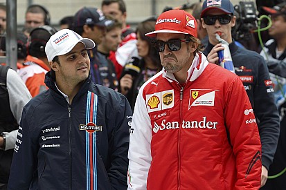 Alonso szerint Massa gyorsabb volt a Ferrarinál, mint most Raikkönen