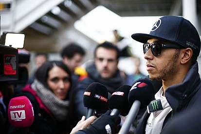 Hamilton egy csapattal sem „flörtöl” a Mercedesen kívül