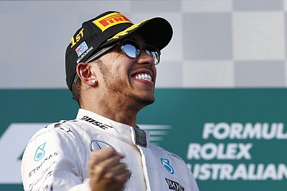 Hamilton csak kacag a Red Bull kommentárjain: évekig erős maradhat a Mercedes