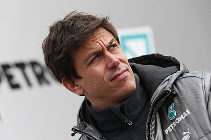 A Mercedes nem vár bosszút Hamiltontól Rosberg manővere miatt